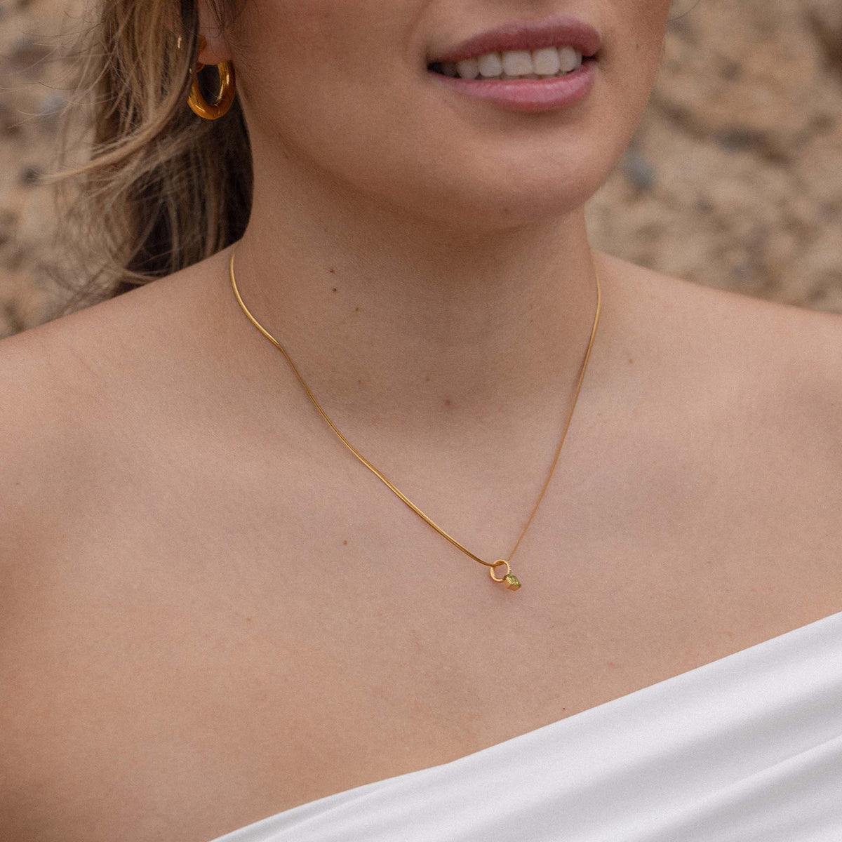 {"color":"Gold"}