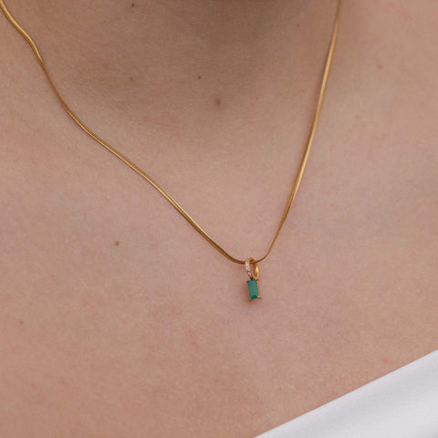 {"color":"Gold"}
