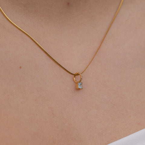 {"color":"Gold"}
