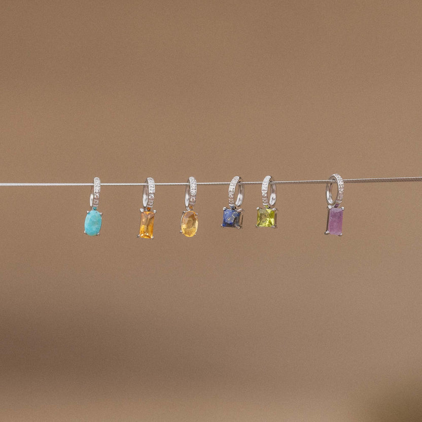 Sechseckige, farbige Anhänger mit funkelnden Zirkonia, PURELEI, elegant und feminin.