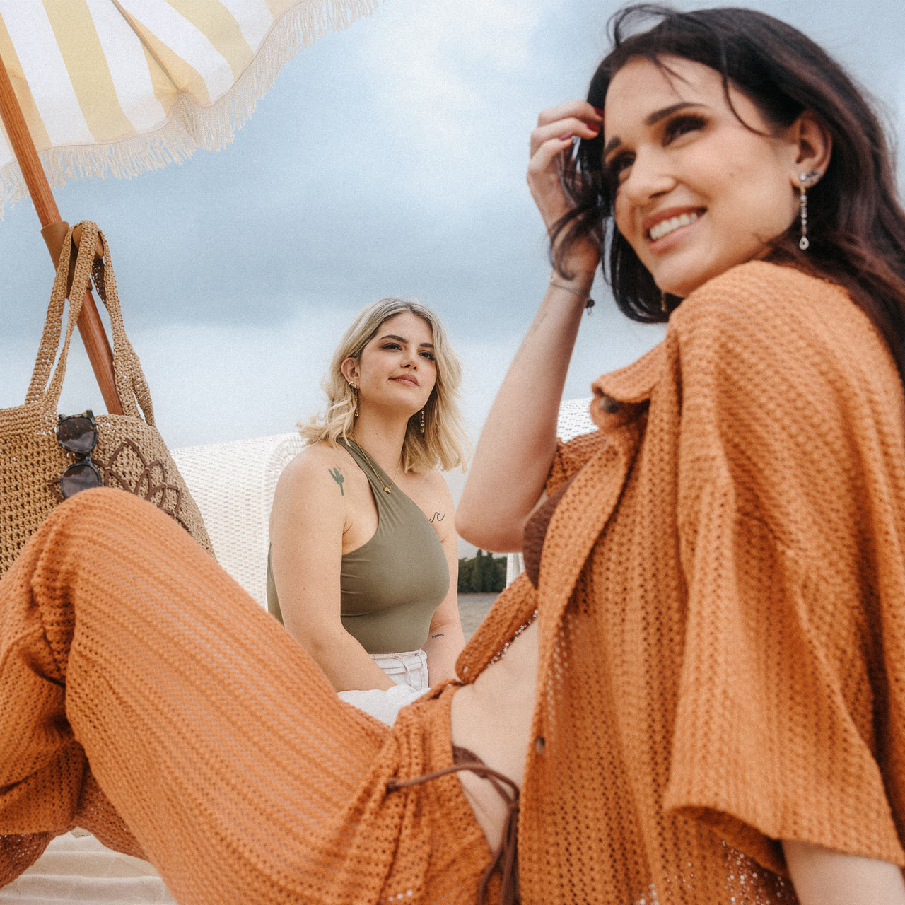 PURELEI Vivid Fusskettchen aus vergoldetem Edelstahl mit bunten Zirkonia, sommerlich und femininer Island-Spirit.