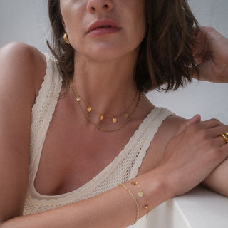 Zarte roségoldene Kette und Armband mit Anhängern, PURELEI, elegant und feminin.