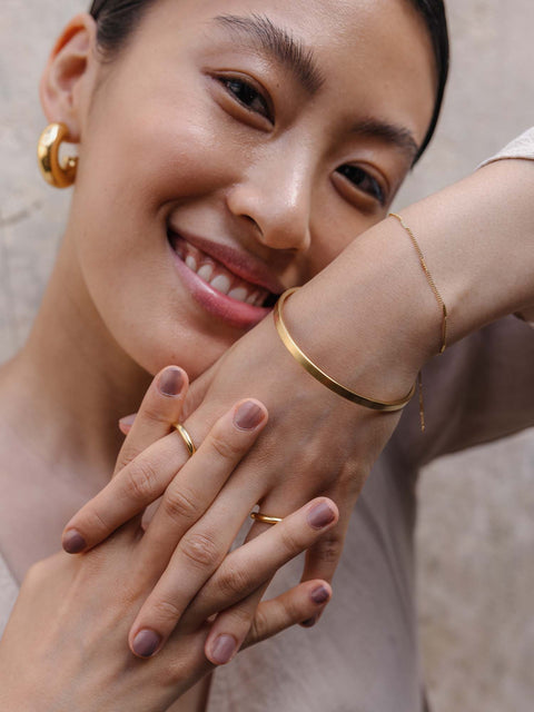 {"color":"Gold"}