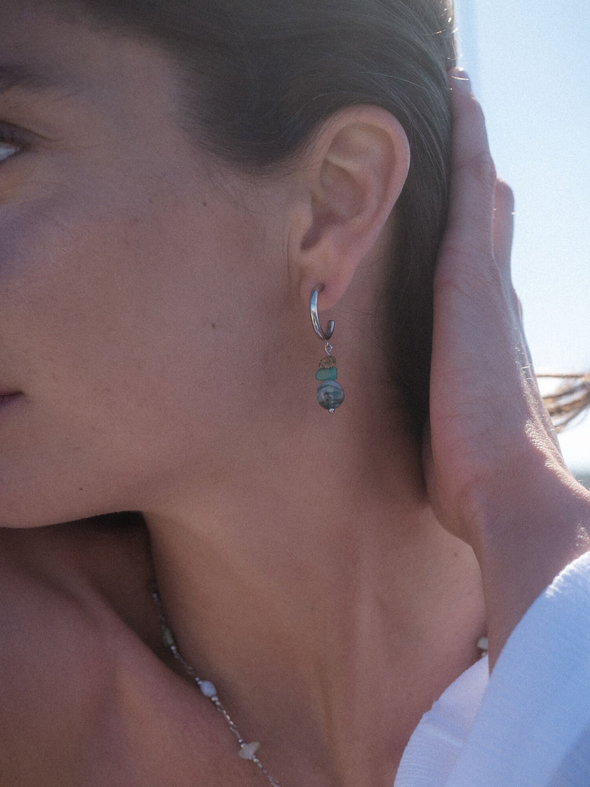 {"color":"Silver"}