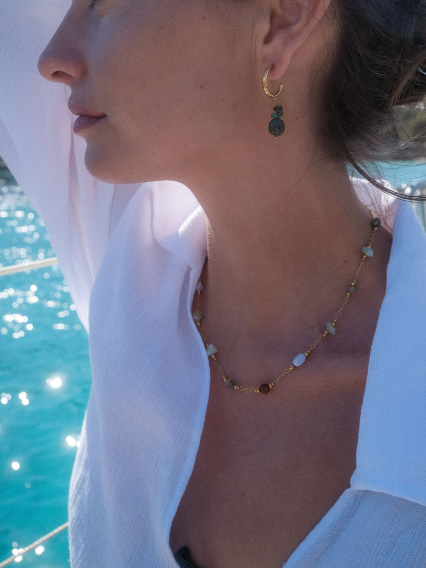 {"color":"Gold"}