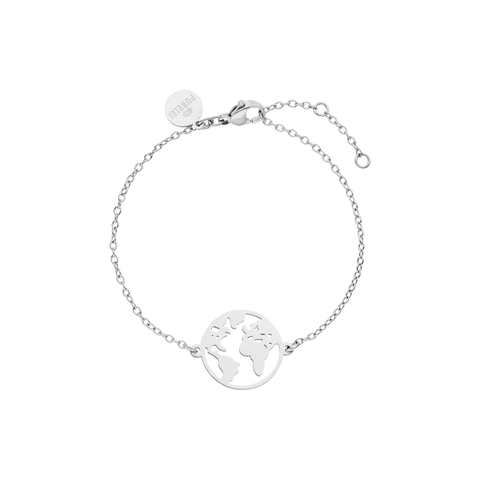 PURELEI World Map Armband aus nickelfreiem Silber mit filigraner Weltkarte, elegant und minimalistisch am Handgelenk getragen