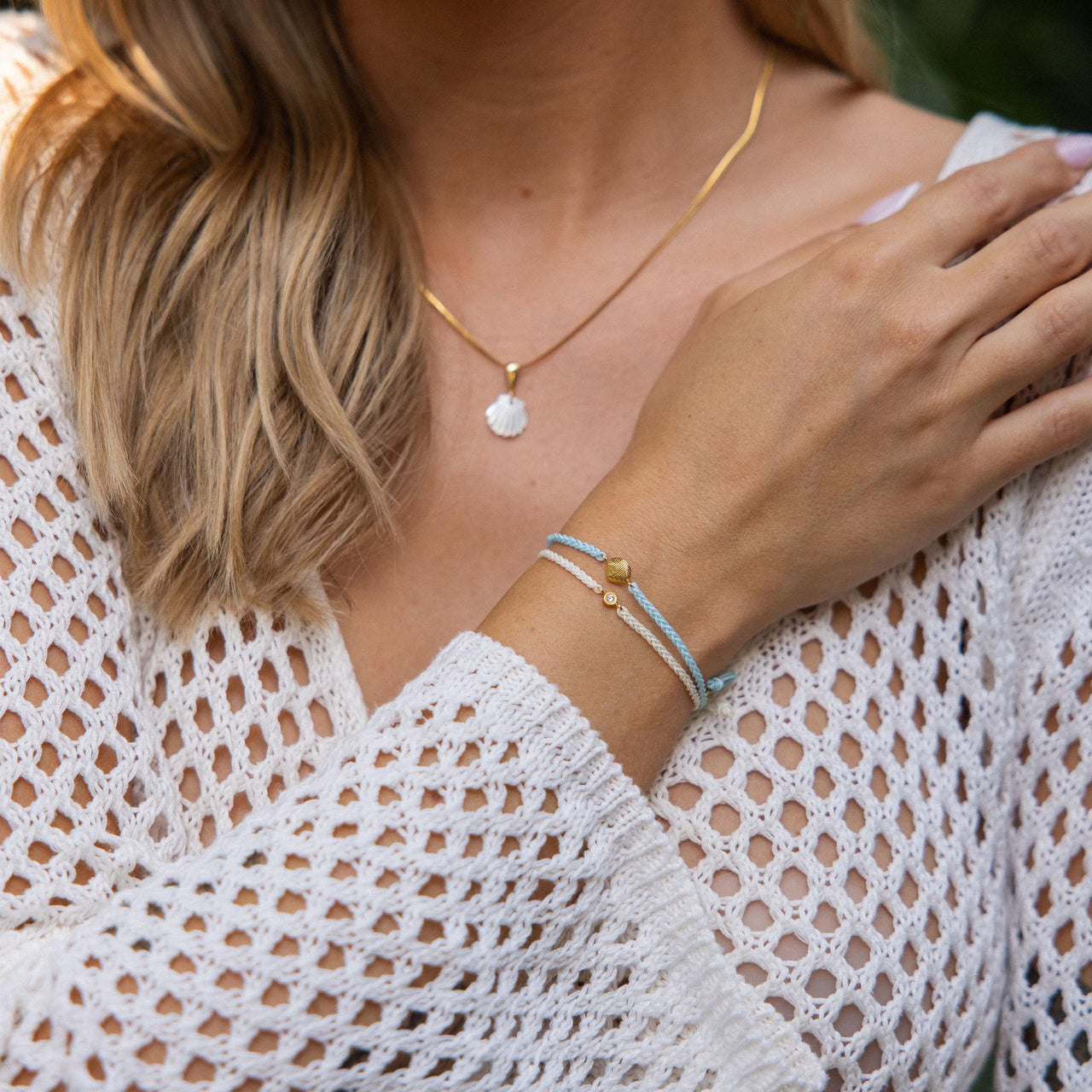 PURELEI Blue Ocean Armband Set mit türkisfarbenem Muschel- und beigem Zirkonia-Armband, elegant und nickelfrei