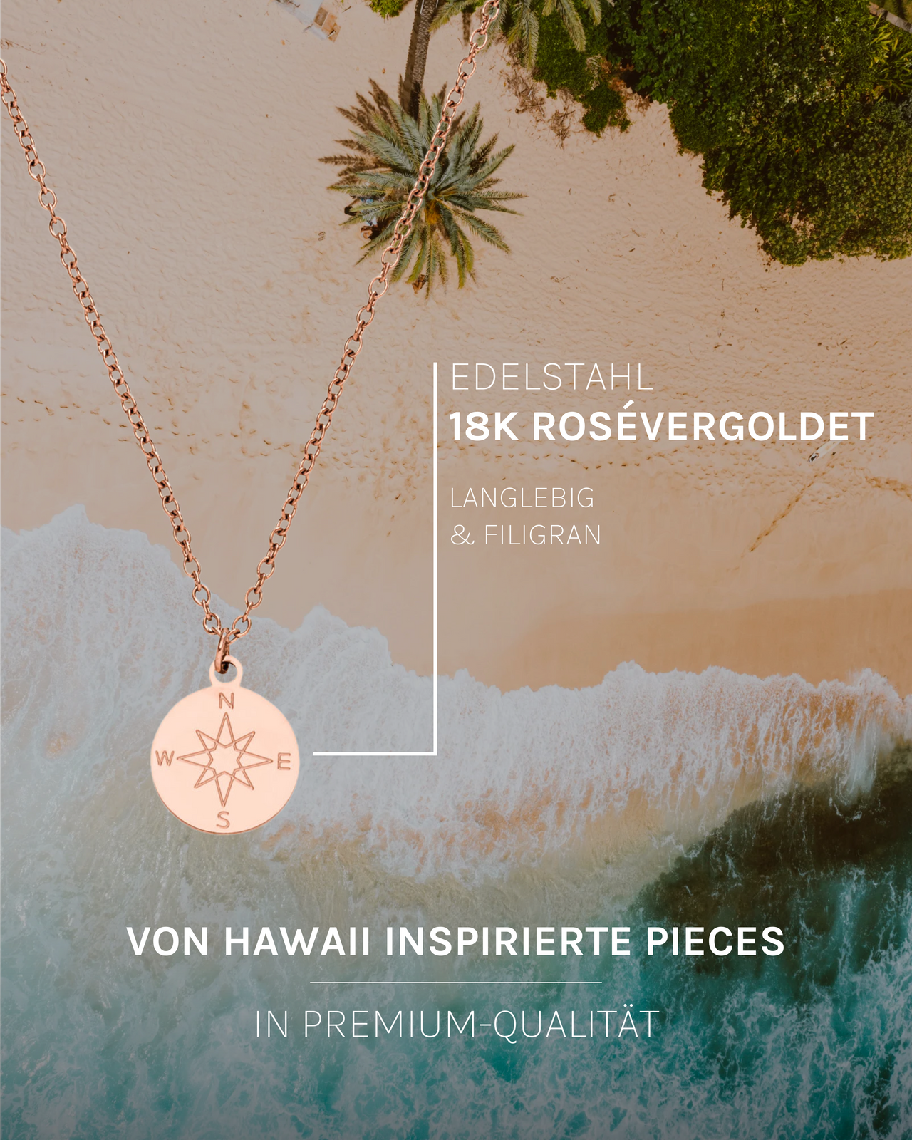 PURELEI Compass Kette aus 18K rosévergoldetem Edelstahl mit filigranem Kompassanhänger vor Strandkulisse