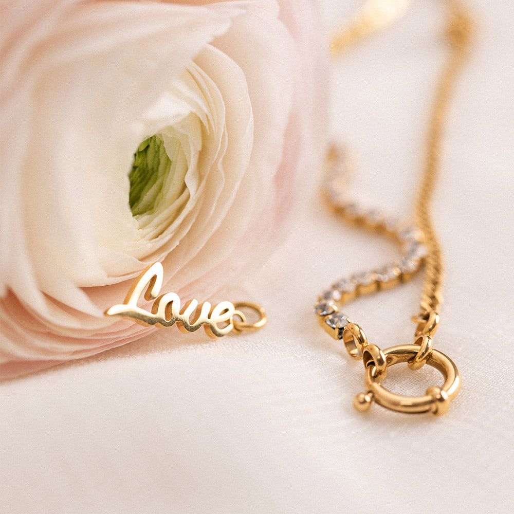 {"color":"Gold"}