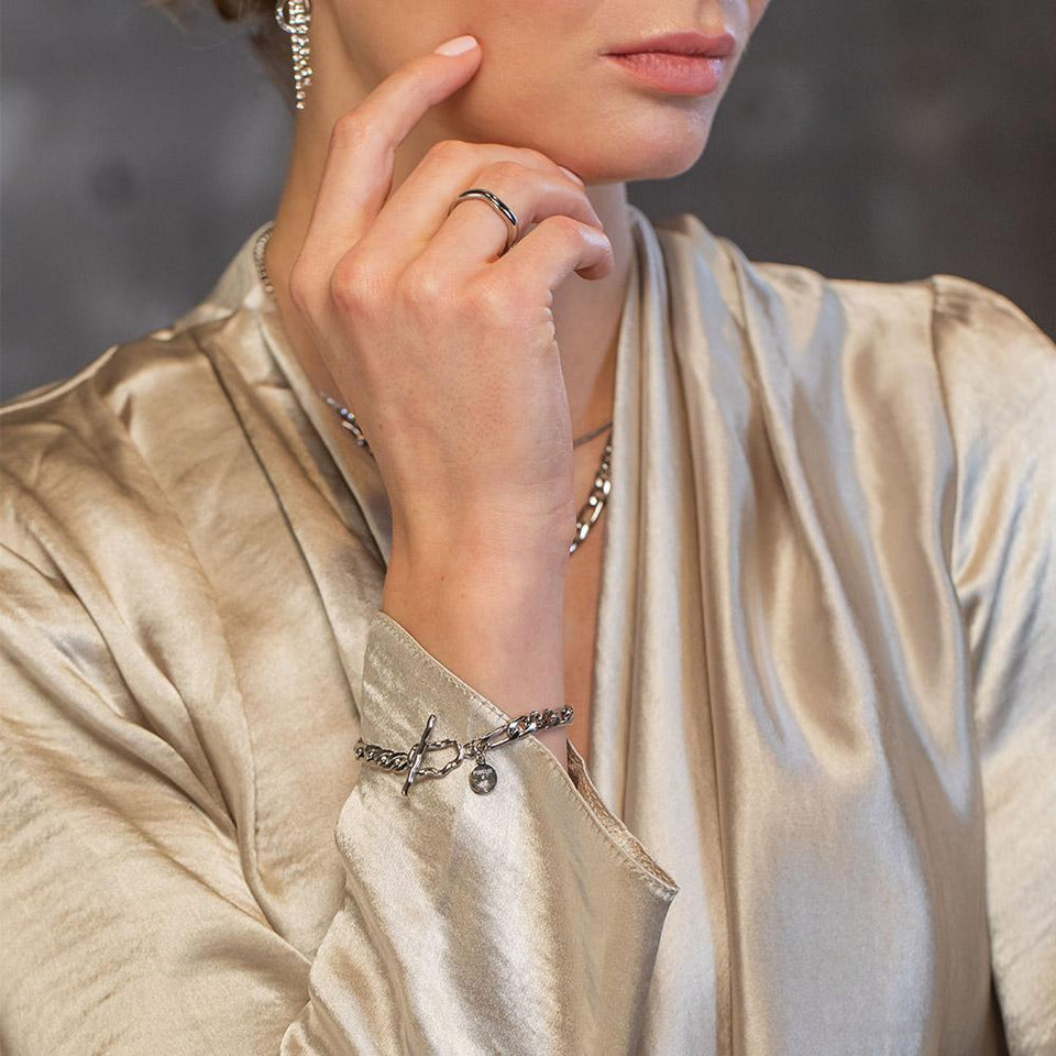 PURELEI Nakuna Ring aus silbernem Edelstahl, dezente wellenförmige Eleganz am Hand mit edlem Glanz