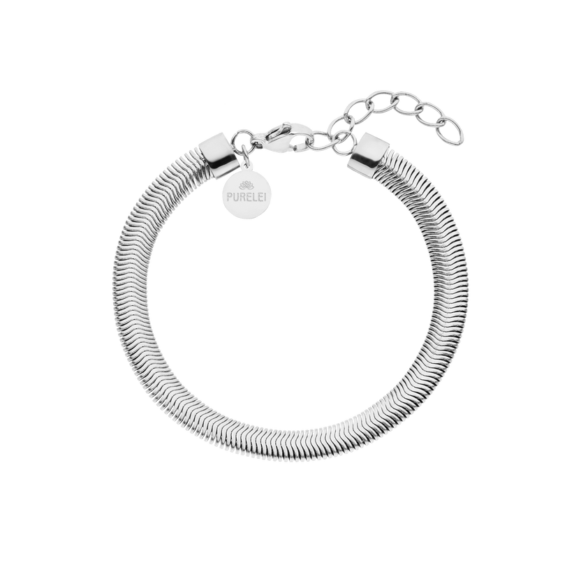 Silbernes Armband mit geschwungenem Design, elegant und modern, von PURELEI.
