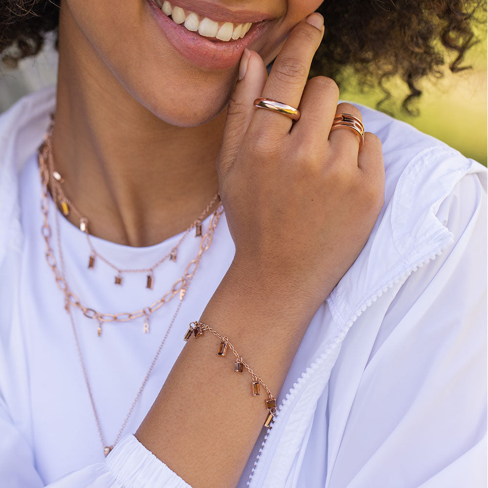 Powder Sepia Armband in Roségold mit funkelnden Zirkonia, elegant am Handgelenk getragen, PURELEI Qualität.