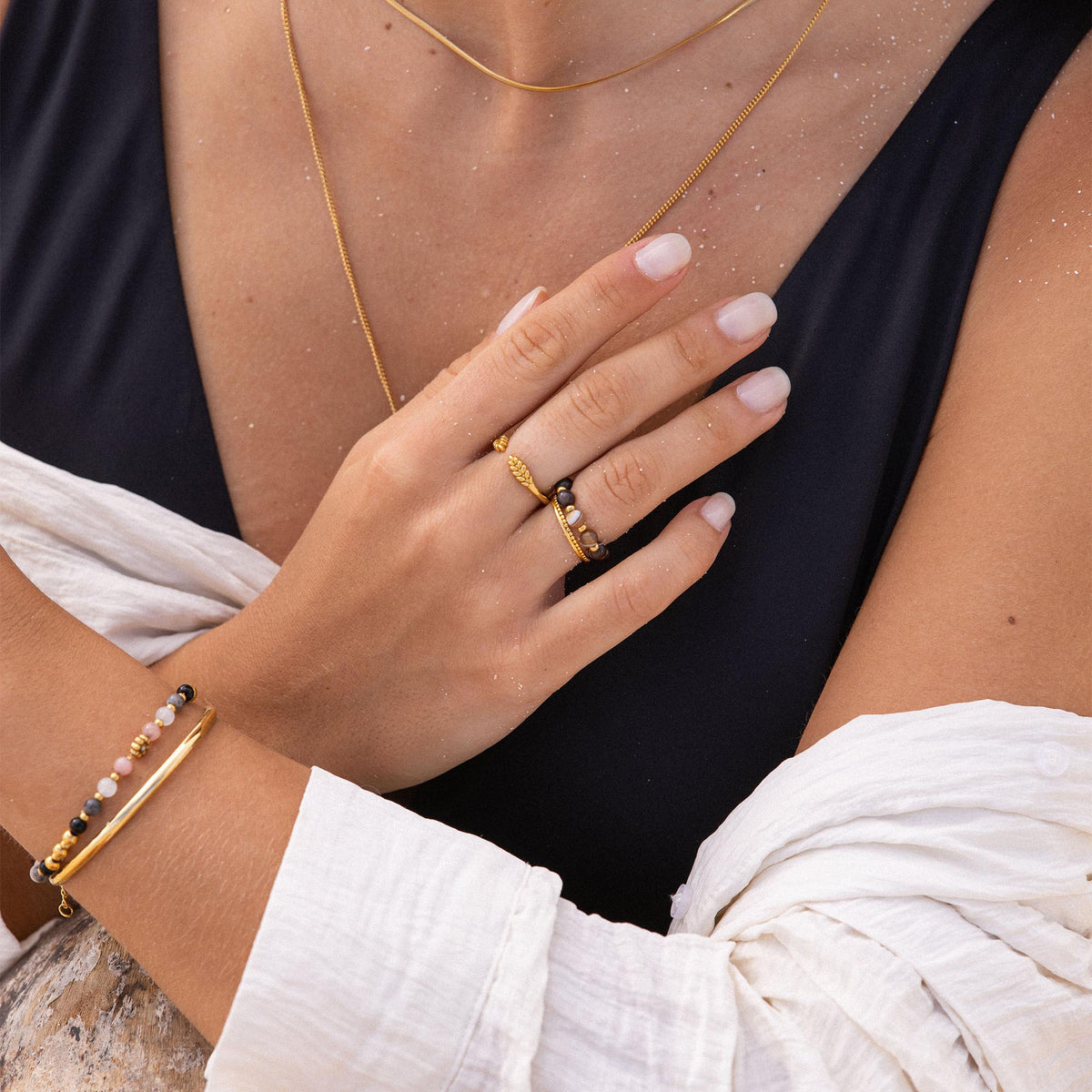 {"color":"Gold"}