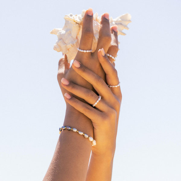 {"color":"White"}