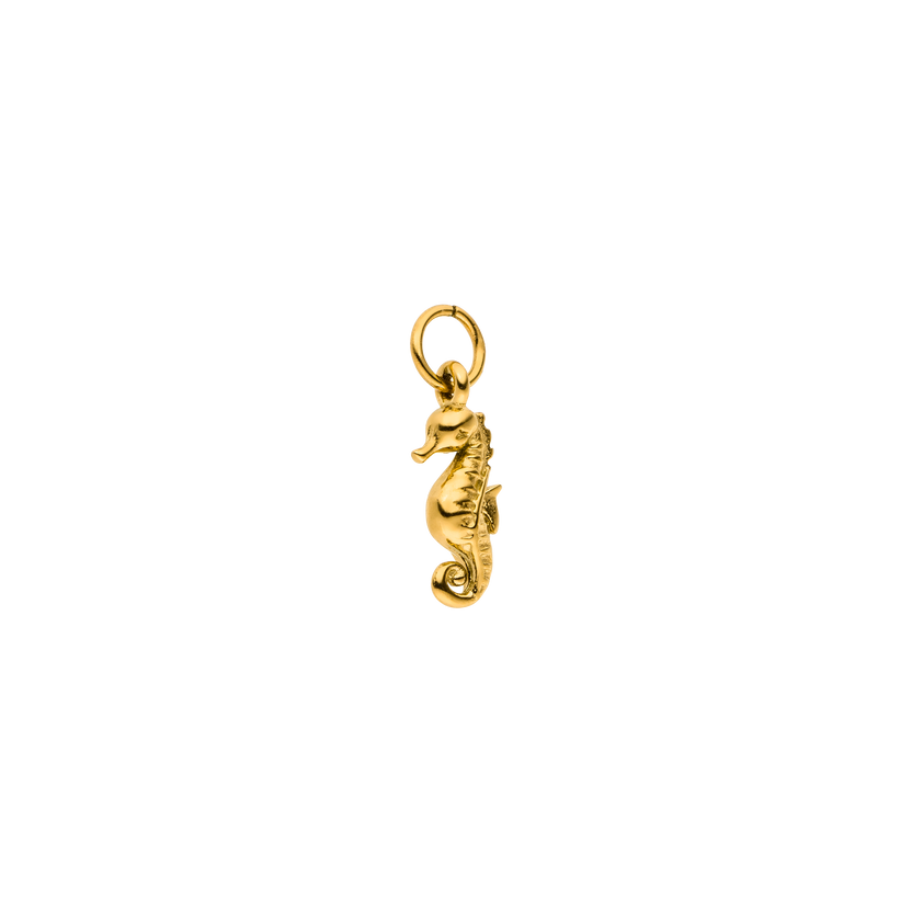 Goldener Seepferdchen-Anhänger von PURELEI, elegant und maritim inspiriert.