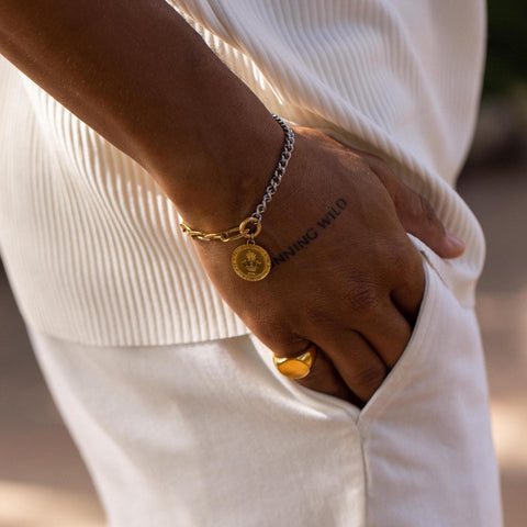 {"color":"Gold"}