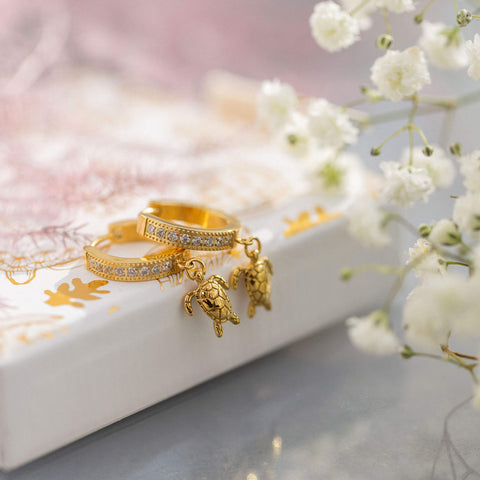 {"color":"Gold"}
