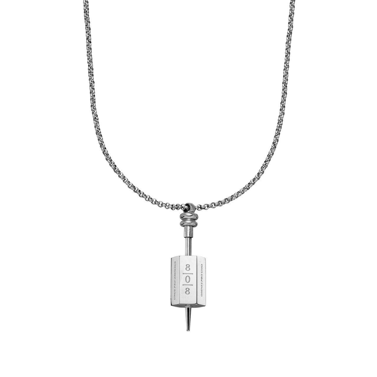 PURELEI 808 Kette aus silberfarbenem Edelstahl mit graviertem Anhänger, elegant und zeitlos im minimalistischen Design.
