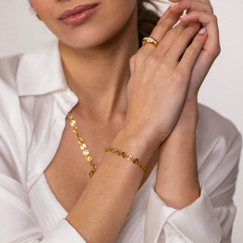 {"color":"Gold"}