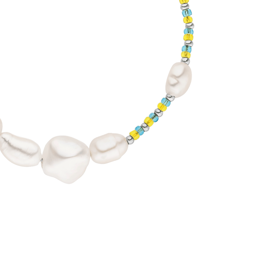 Blissful Armband von PURELEI mit Süßwasserperlen und blau-gelben Glasperlen, sommerlich, elegant am Handgelenk.