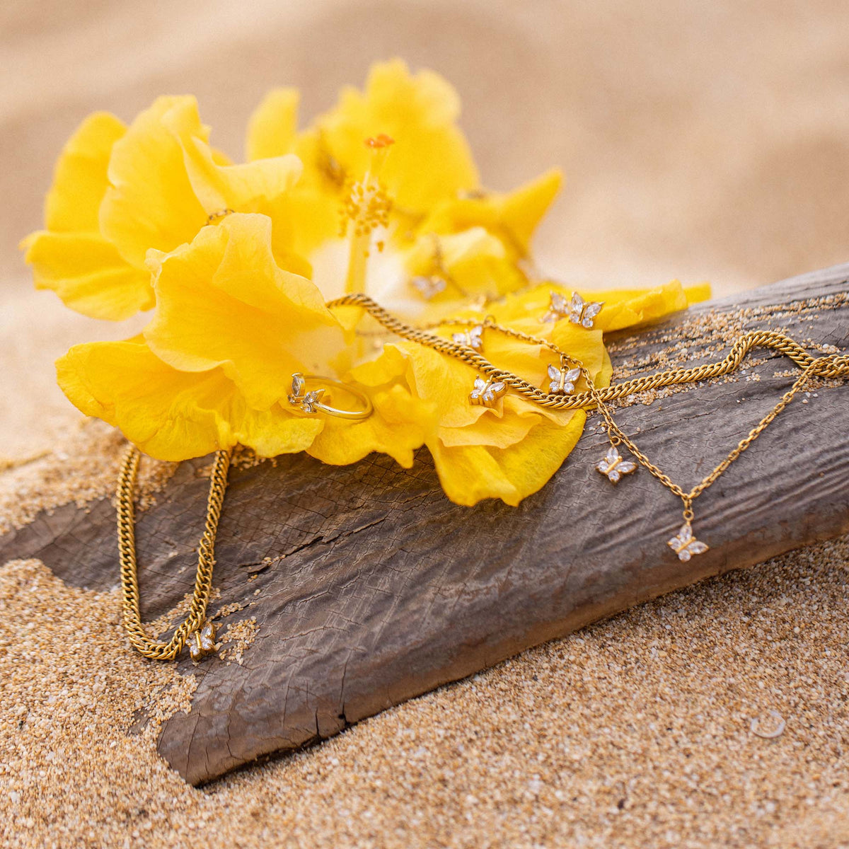 {"color":"Gold"}