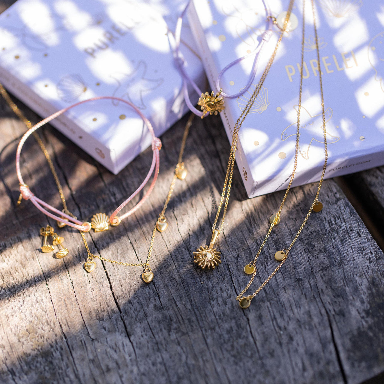 PURELEI Sun Kids Kette gold, filigranes Sonnenmotiv auf Holz mit warmem Sonnenlicht, nickelfrei und wasserfest.
